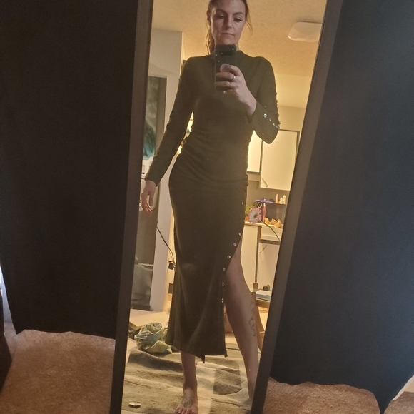 Elegant olive green maxi dress with side slit - Picture 2 of 3